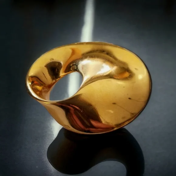 Vintage Mid Century Monet Oval Gold Tone Brooch Pin - Picture 1 of 12